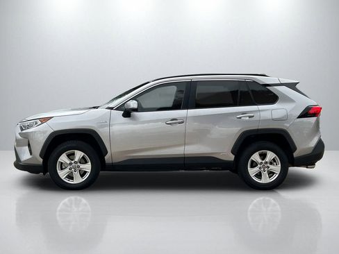 Used 2021 Toyota RAV4 XLE w/ Convenience Package AWD/4WD image 8