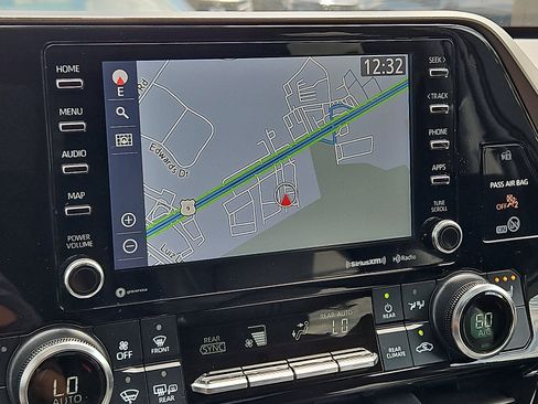 Used 2022 Toyota Highlander XLE image 21