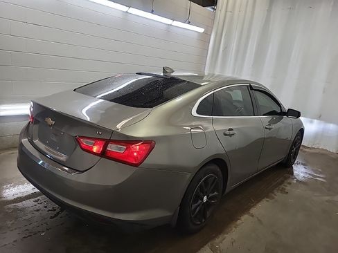 Used 2017 Chevrolet Malibu LT FWD image 3