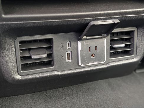 Used 2025 Chevrolet Silverado 1500 LT image 34