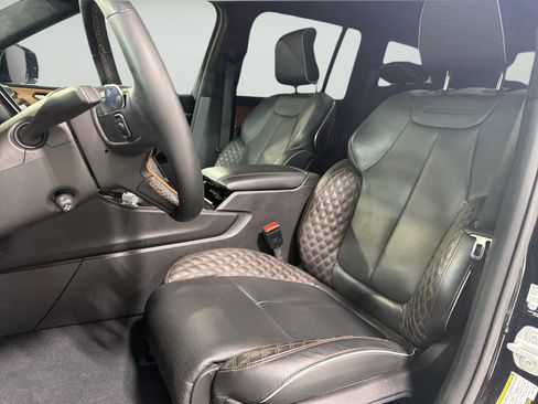 Used 2023 Jeep Grand Cherokee Summit AWD/4WD image 9