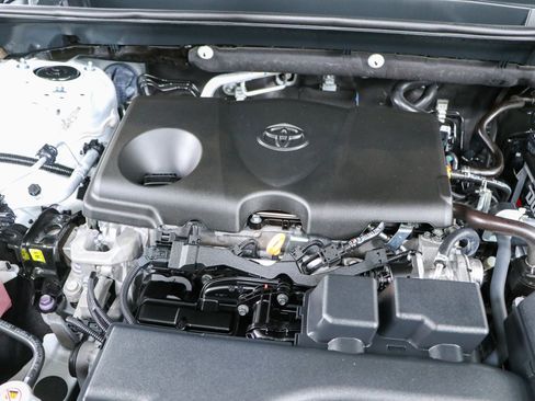 Used 2022 Toyota RAV4 XLE FWD image 29