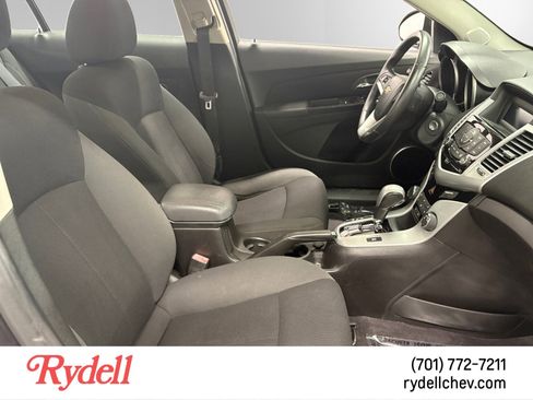 Used 2011 Chevrolet Cruze LT image 16