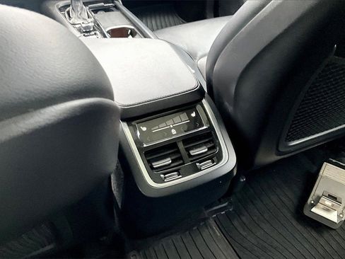 Used 2021 Volvo XC90 T5 Momentum w/ Protection Package Premier image 31