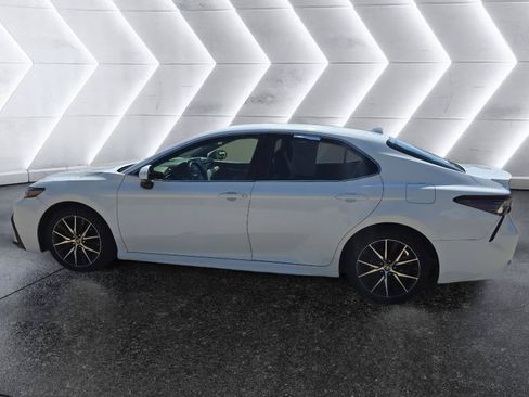 Used 2024 Toyota Camry SE FWD image 5