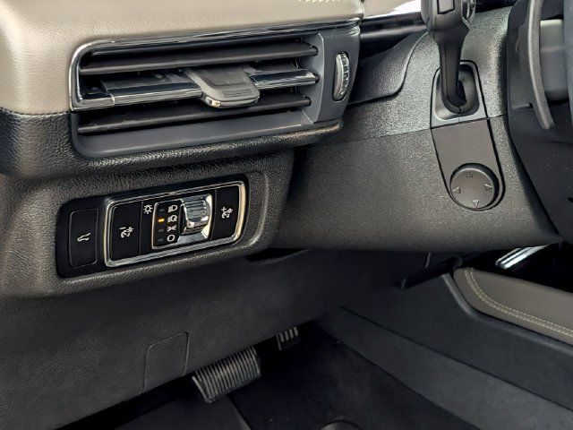 Used 2024 Lincoln Corsair AWD w/ Equipment Group 101A image 11