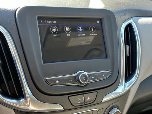 Used 2022 Chevrolet Equinox LS w/ LS Convenience Package image 16