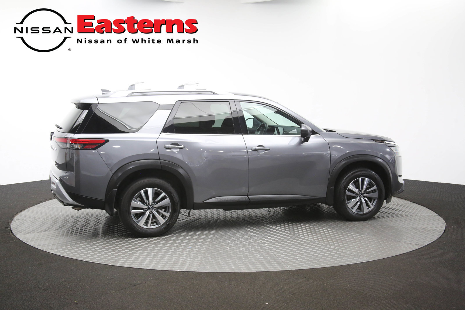 Used 2024 Nissan Pathfinder SL AWD/4WD image 46