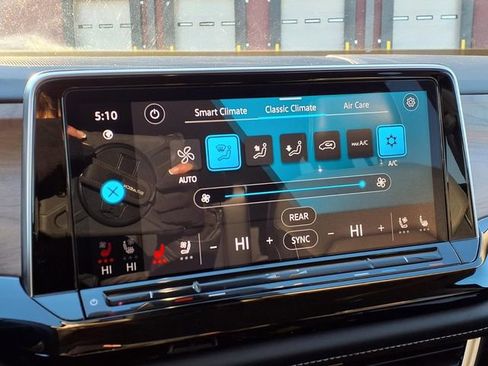 Used 2024 Volkswagen Atlas SE image 10