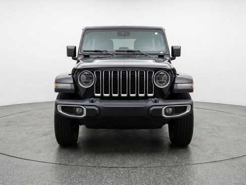 Used 2025 Jeep Wrangler Sahara AWD/4WD image 2