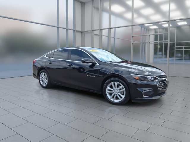 Used 2018 Chevrolet Malibu LT w/ Driver Confidence Package FWD image 2