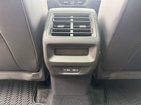 New 2026 Volkswagen Tiguan SE image 22