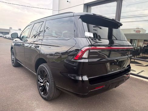 New 2026 Lincoln Navigator Reserve AWD/4WD image 2