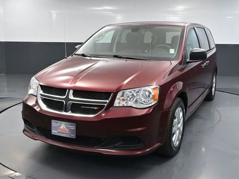 Used 2020 Dodge Grand Caravan SE w/ UConnect Hands-Free Group FWD image 11