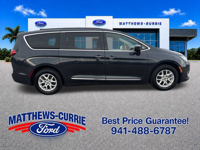 Used 2020 Chrysler Pacifica Touring-L FWD image 3
