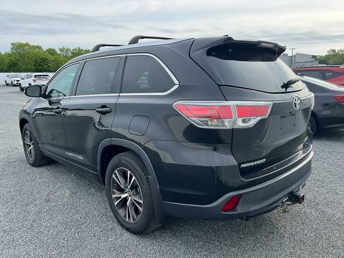 Used 2016 Toyota Highlander XLE AWD/4WD image 3