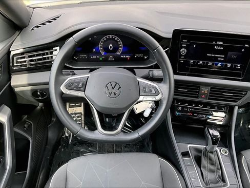 Used 2025 Volkswagen Jetta Sport image 6