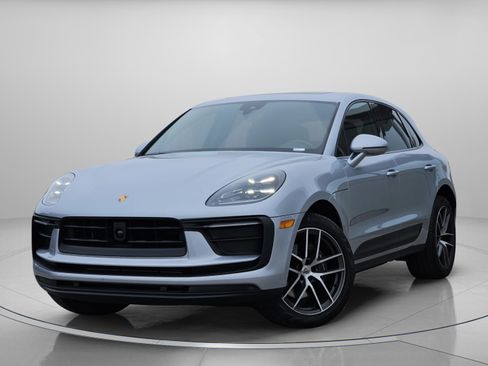 Certified 2025 Porsche Macan image 1