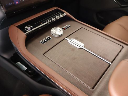 New 2026 Lincoln Navigator Reserve AWD/4WD image 9
