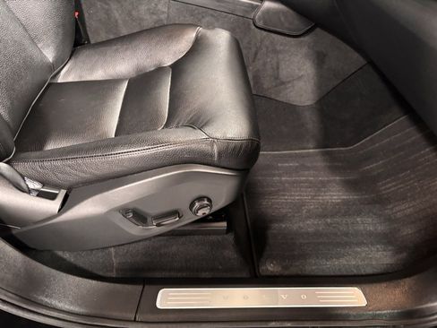 Used 2016 Volvo XC90 T6 Momentum image 17