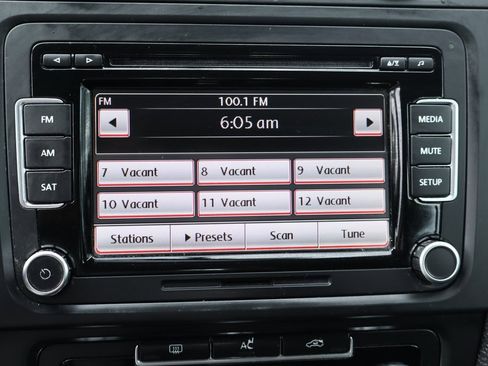 Used 2010 Volkswagen GTI 4-Door image 27