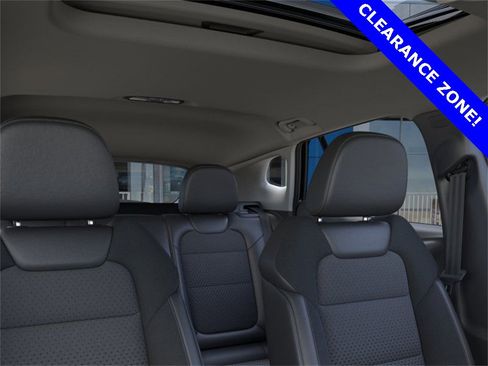 New 2025 Chevrolet Trax LT w/ Sunroof Package image 24