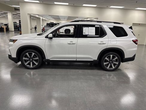 Used 2023 Honda Pilot Elite image 4