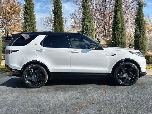 Used 2024 Land Rover Discovery Metropolitan Edition image 6