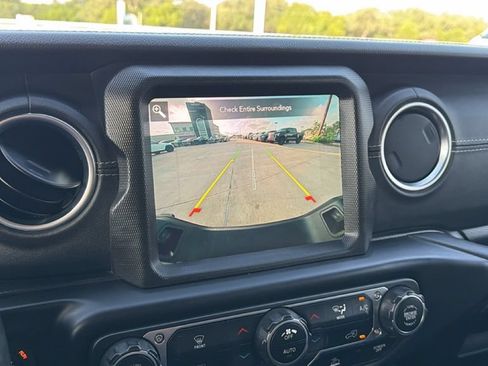 Used 2022 Jeep Gladiator Overland w/ Popular Equipment Package AWD/4WD image 23