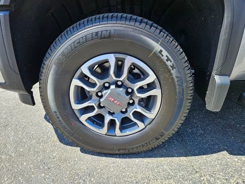 New 2026 GMC Sierra 3500 SLT w/ SLT Premium Package AWD/4WD image 9