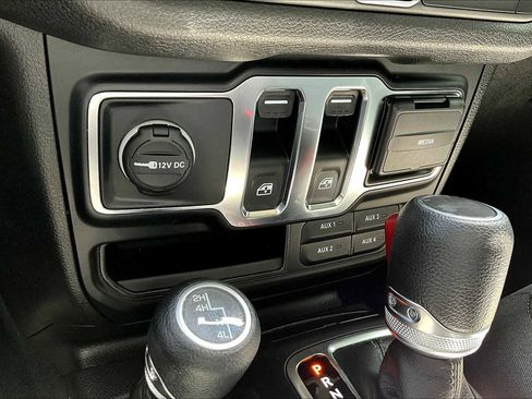 Used 2024 Jeep Wrangler Sport S image 31