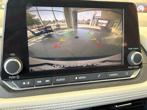 Used 2023 Nissan Rogue SV FWD image 23