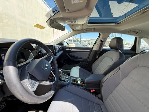 Used 2025 Volkswagen Jetta SE image 5