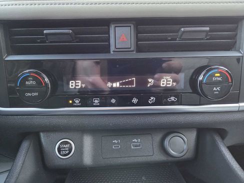 Used 2023 Nissan Rogue SV image 14