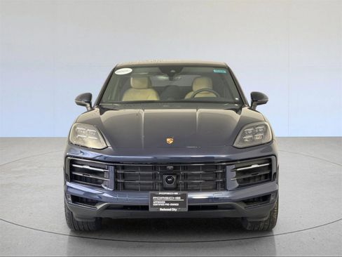 Used 2025 Porsche Cayenne Coupe image 11
