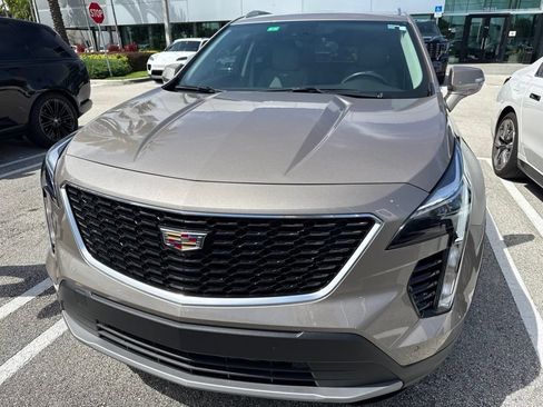 Used 2023 Cadillac XT4 Premium Luxury w/ Enhanced Visibility Package FWD image 11