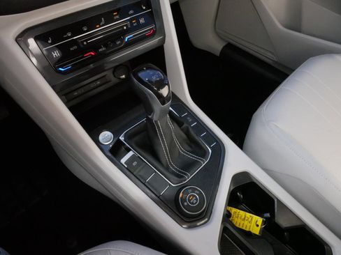 Certified 2022 Volkswagen Tiguan SE w/ Panoramic Sunroof Package image 24