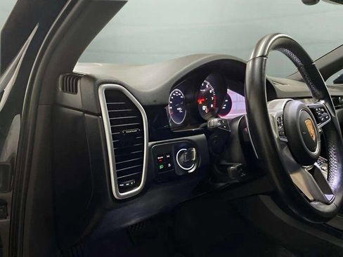 Used 2019 Porsche Cayenne w/ Premium Package image 15