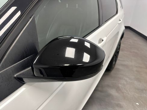 Used 2018 Land Rover Discovery Sport HSE image 11