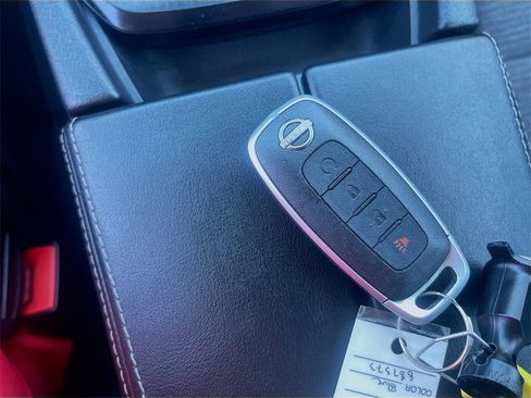 Used 2023 Nissan Rogue SV image 32