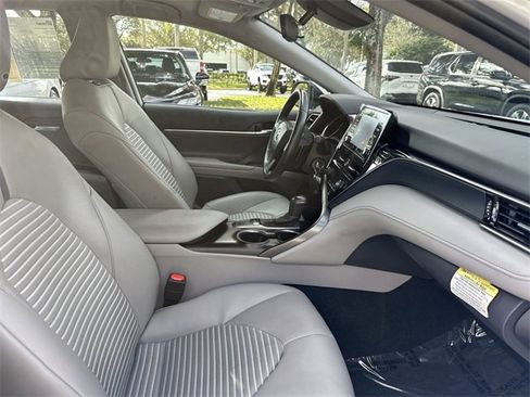 Used 2024 Toyota Camry SE image 30