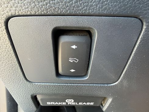 Certified 2022 Ford F350 Lariat w/ Lariat Value Package AWD/4WD image 22
