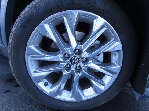 Used 2020 Toyota Highlander Limited image 18