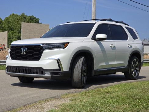 Used 2025 Honda Pilot Elite image 18