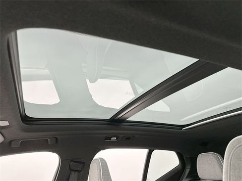 Certified 2023 Volvo XC40 Recharge Ultimate image 21