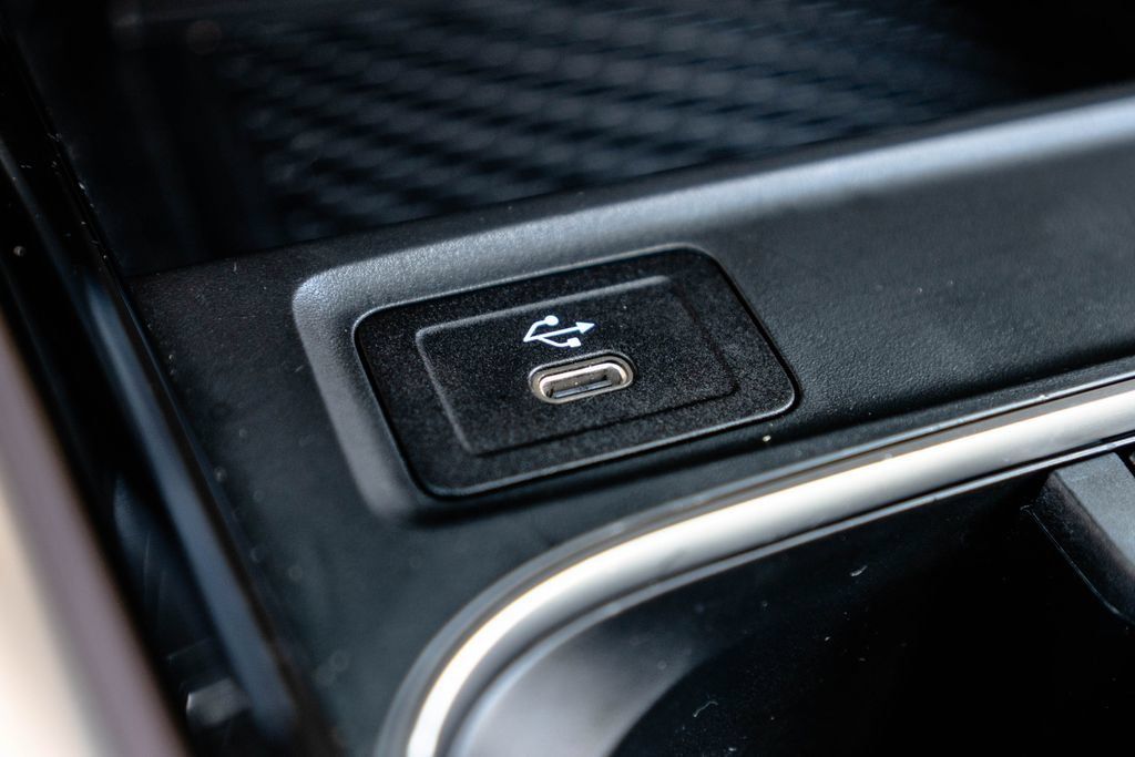 Used 2026 Mercedes-Benz GLB 250 4MATIC image 27