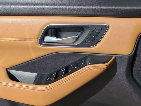 Used 2021 Nissan Rogue Platinum image 24