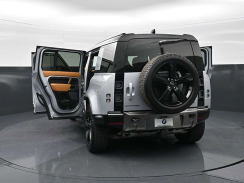 Used 2022 Land Rover Defender 110 X image 32