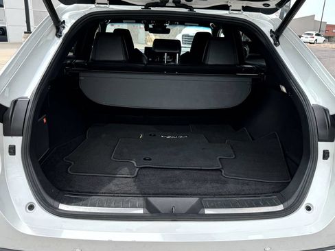 Used 2021 Toyota Venza XLE w/ Softex Package AWD/4WD image 8