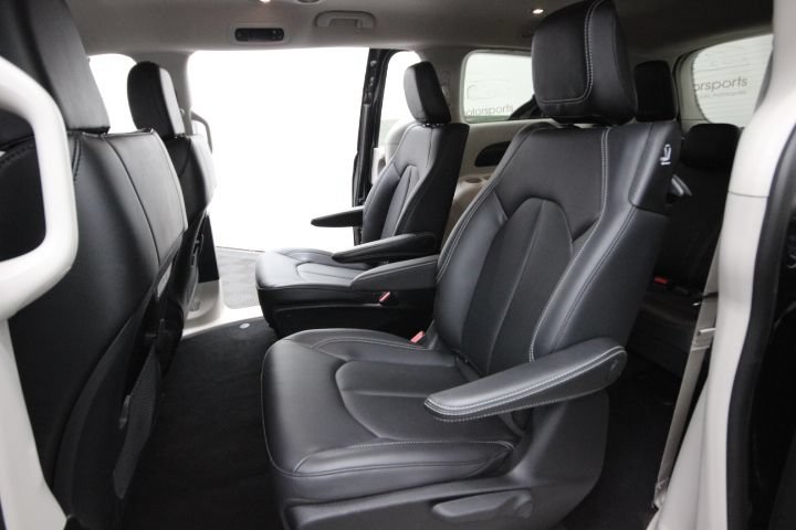 Used 2023 Chrysler Pacifica Touring-L FWD image 25